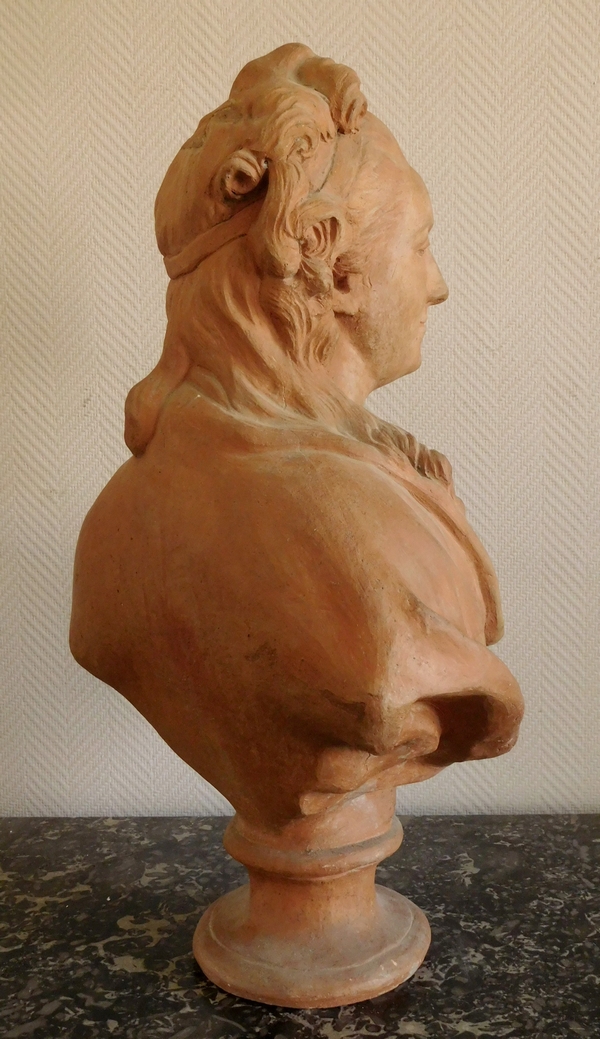Grand buste d'aristocrate en terre cuite - époque XVIIIe siècle