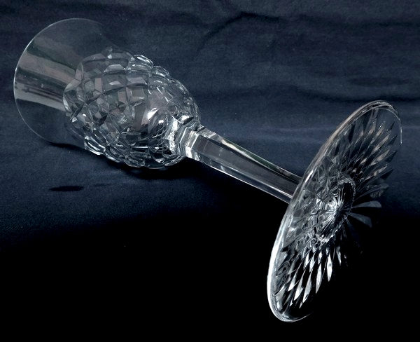 Verre à liqueur en cristal de Baccarat, modèle Burgos - signé - 10,3cm