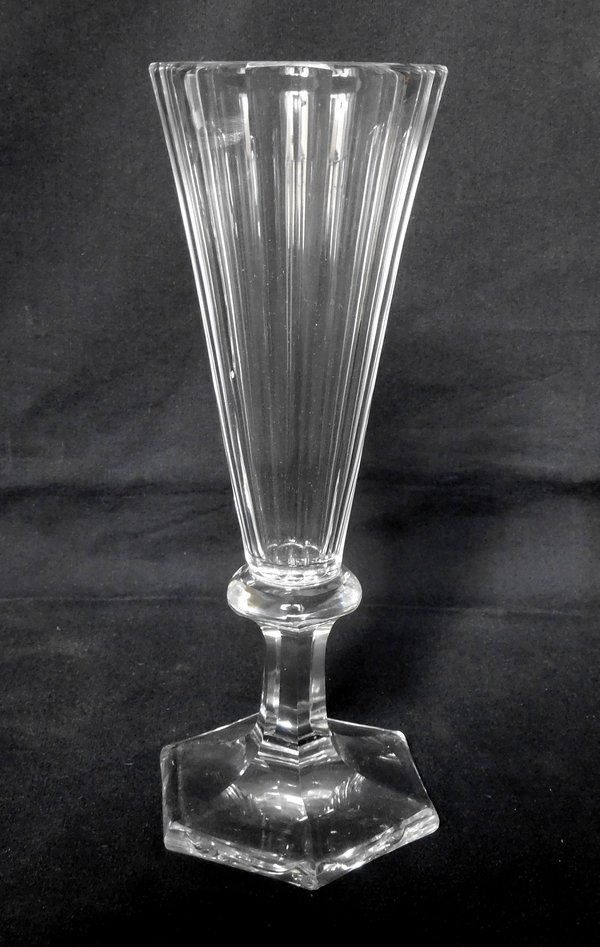Flûte à champagne en cristal de Baccarat taillé à pans coupés, époque Restauration vers 1840