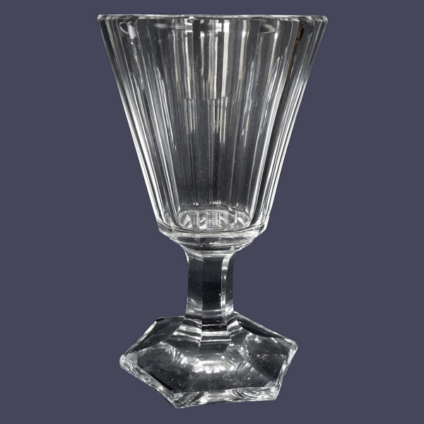 Verre à eau en cristal de Baccarat taillé à pans coupés, époque Restauration vers 1840 - 14,8cm