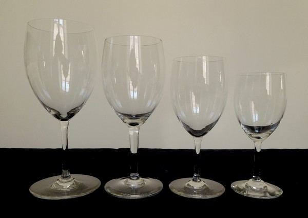 Grand verre à vin en cristal de Baccarat, modèle Haut-Brion - signé - 15cm