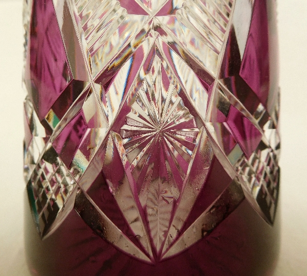 Carafe à vin du Rhin en cristal de Baccarat overlay violine, modèle Lagny
