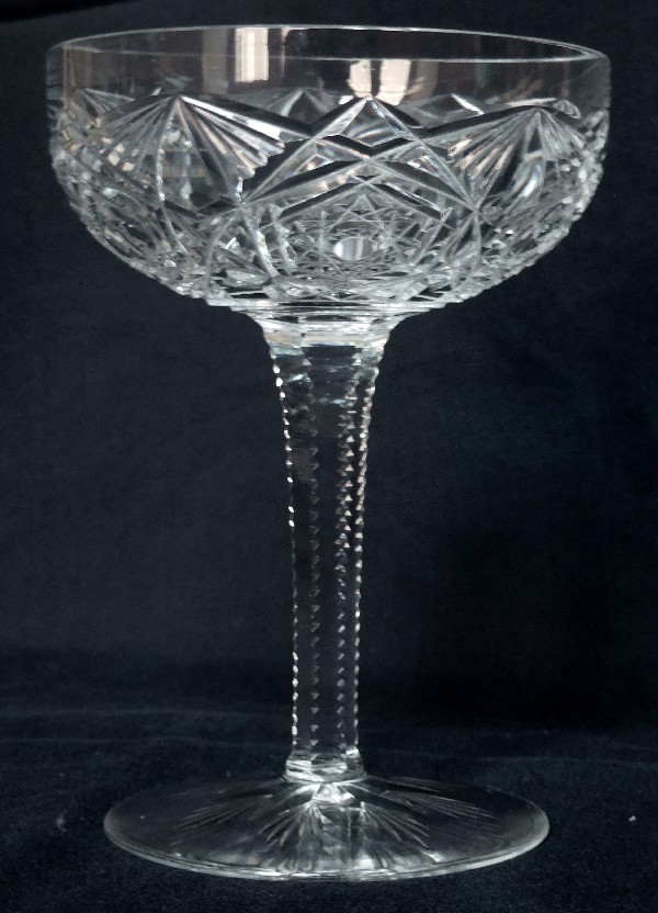 Coupe à champagne en cristal de Baccarat, modèle Lagny - signée