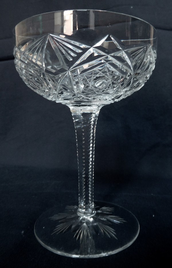 Coupe à champagne en cristal de Baccarat, modèle Lagny - signée