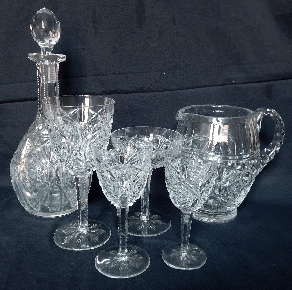 Verre à vin en cristal de Baccarat, modèle Lagny - 14,5cm - signé