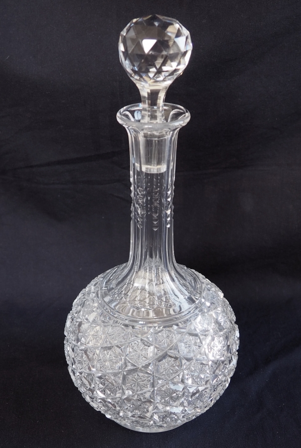 Carafe à vin en cristal de Baccarat, modèle Lorient pied étoile - 31cm