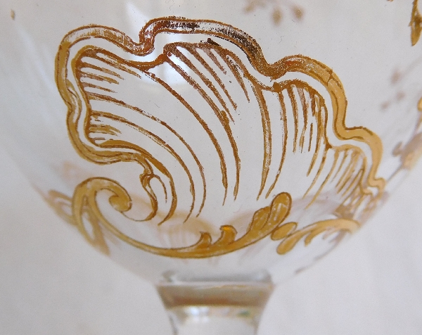 Verre à eau en cristal de Baccarat, modèle Louis XV rehaussé à l'or fin