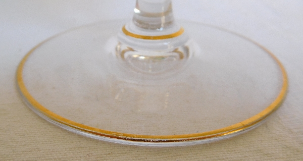 Verre à eau en cristal de Baccarat, modèle Louis XV rehaussé à l'or fin