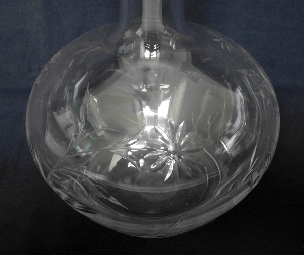 Carafe à vin en cristal de Baccarat, modèle aux Marguerites en cristal taillé - 29,5cm