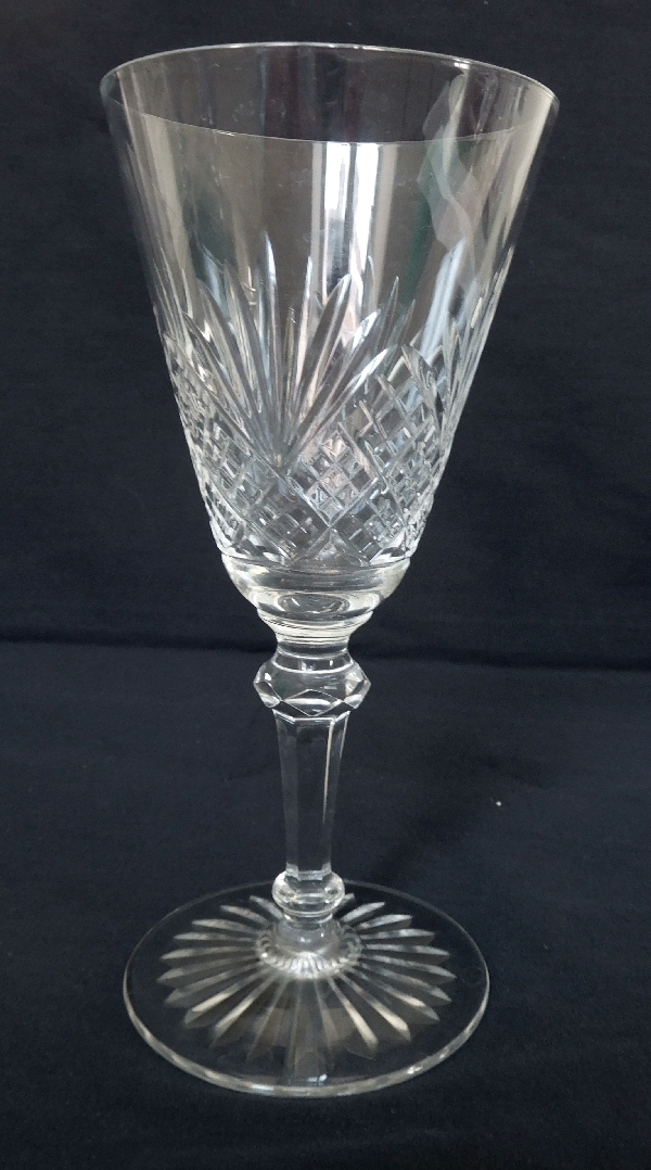 Verre à eau en cristal de Baccarat, modèle à palmettes conique, variante du modèle Douai - 17,8cm
