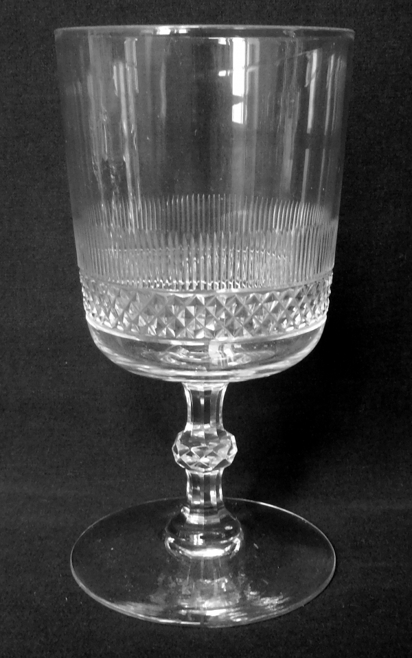 Verre à eau en cristal de Baccarat, modèle à pointes de diamant - 13,6cm