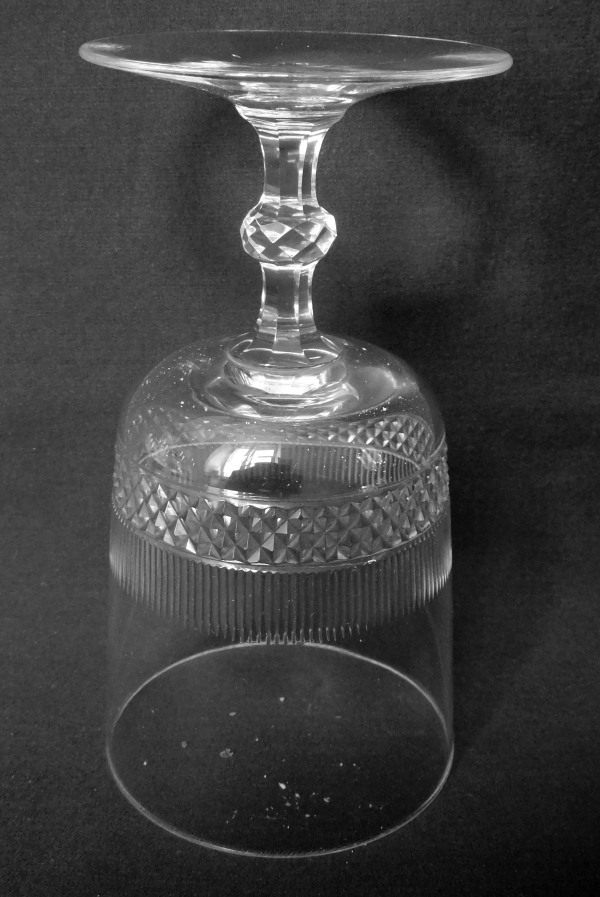 Verre à eau en cristal de Baccarat, modèle à pointes de diamant - 13,6cm