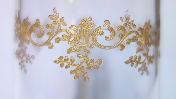 Pichet à orangeade en cristal de Baccarat, modèle Sévigné doré / modèle Récamier
