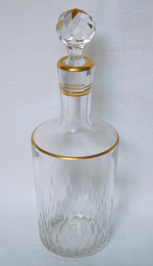 Carafe à liqueur en cristal de Baccarat, modèle Richelieu, format cylindrique rehaussé à l'or fin