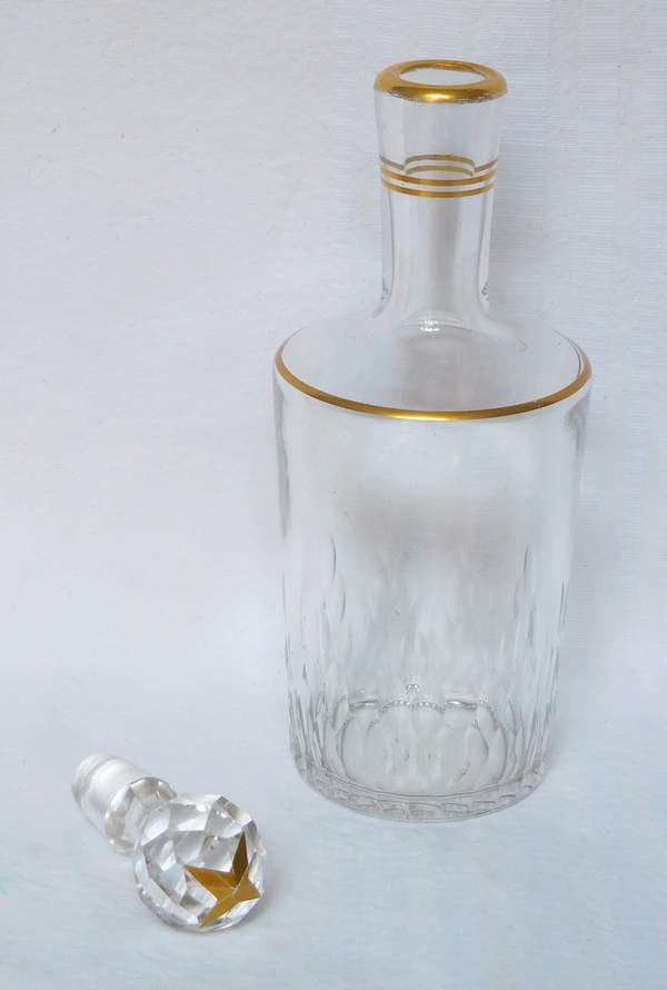 Carafe à liqueur en cristal de Baccarat, modèle Richelieu, format cylindrique rehaussé à l'or fin