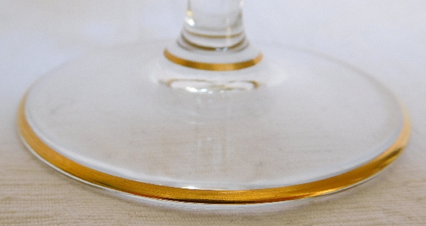 Verre à vin en cristal de Baccarat, modèle Sévigné doré / modèle Récamier - 14cm - signé