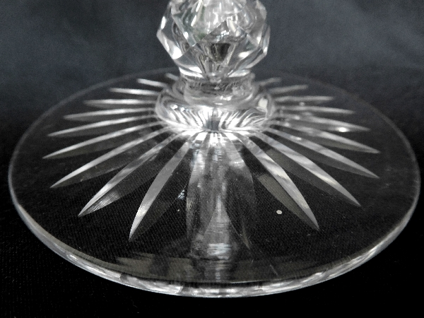 Verre à vin ou verre à porto en cristal de Baccarat, modèle à torsades taille 8659 - 10,5cm