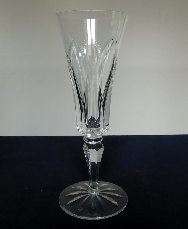 Flûte à champagne en cristal de Saint Louis, modèle Camargue - signée