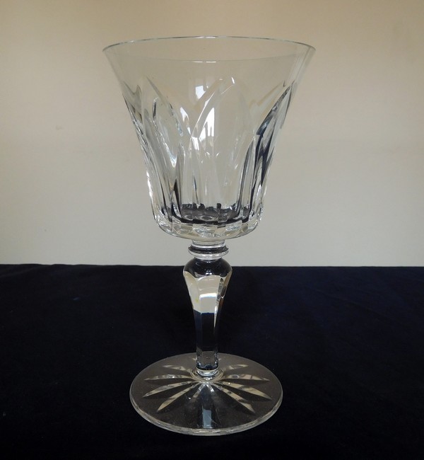 Verre à eau en cristal de Saint Louis, modèle Camargue - signé - 15,3cm