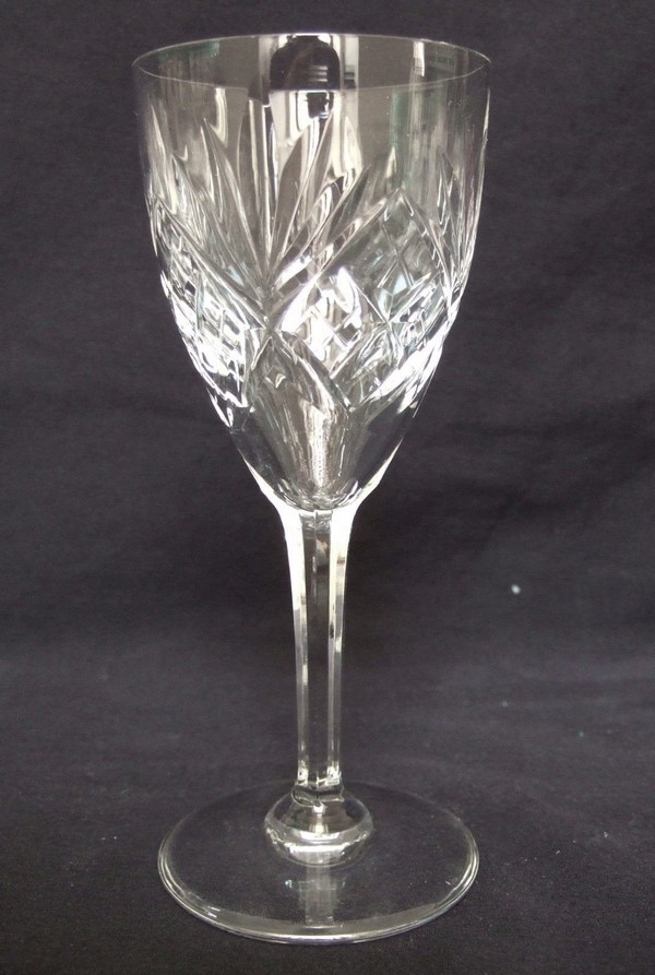 Verre à vin en cristal taillé de St Louis, modèle Chantilly - 14cm - signé