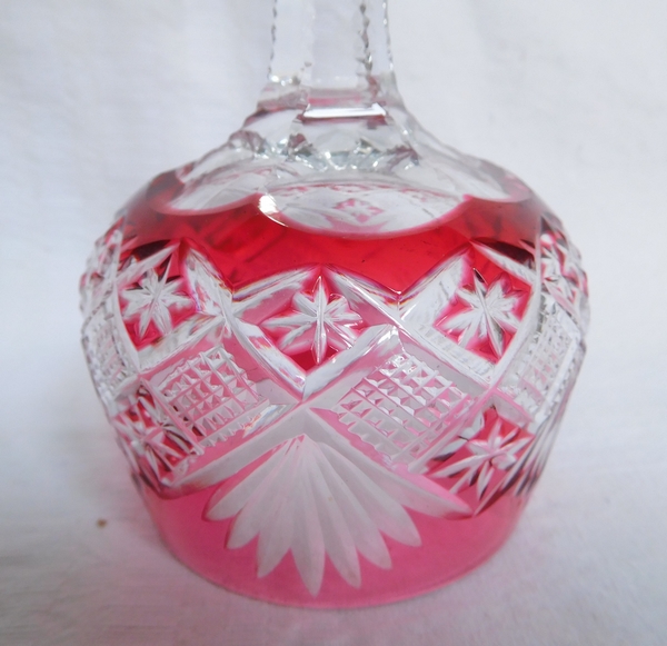 Verre à vin du Rhin en cristal de Saint Louis overlay rose, modèle Gavarni