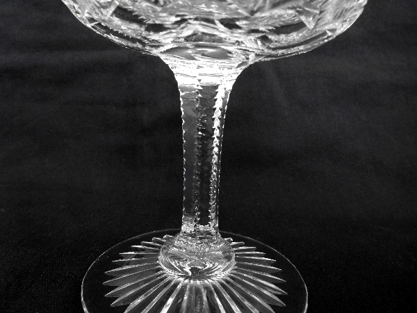 Coupe à champagne en cristal de Saint Louis, modèle Gavarni