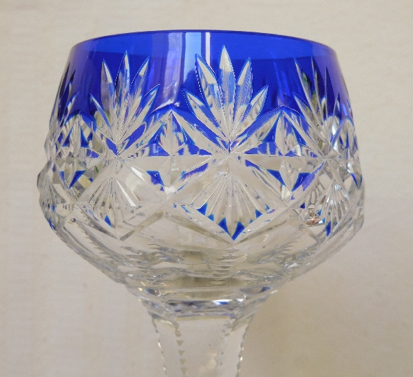 Verre à vin du Rhin en cristal de Saint Louis overlay bleu cobalt, modèle Gavarni