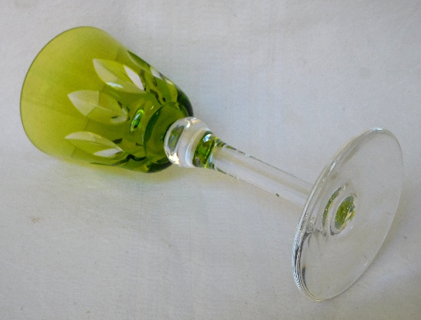 Verre à vin du Rhin / roemer en cristal de St Louis overlay vert chartreuse / anis, modèle Jersey - signé