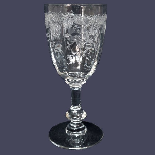 Verre à vin en cristal de Saint Louis, modèle Massenet à côtes vénitiennes gravé - 13,4cm