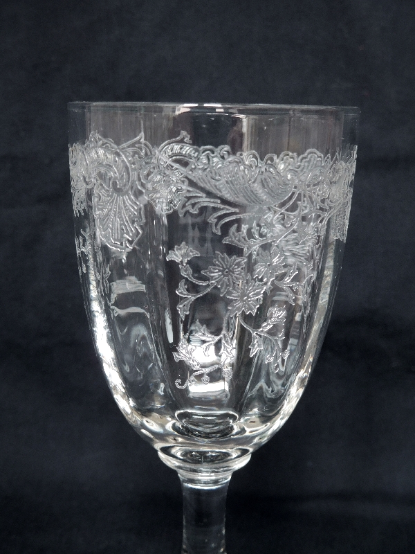 Verre à eau en cristal de Saint Louis, modèle Massenet à côtes vénitiennes gravé - 16cm