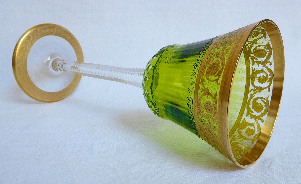 Verre à vin du Rhin en cristal de Saint Louis, modèle Thistle or couleur vert chartreuse - signé - 20,7cm