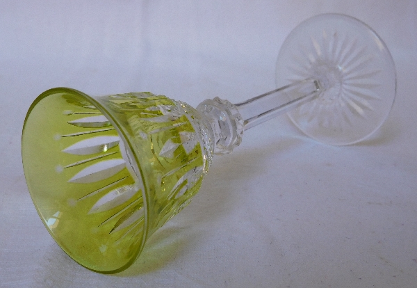 Verre à liqueur en cristal de St Louis, modèle Tommy, cristal overlay vert chartreuse - 13,4cm