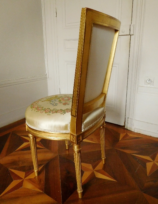 Paire de chaises en bois doré à la feuille d'or de style Louis XVI