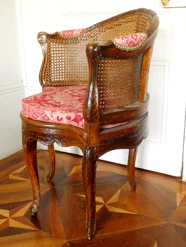 Fauteuil de cabinet / fauteuil de bureau en noyer d'époque Régence