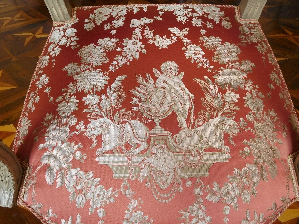 Paire de fauteuils à la Reine richement sculptés, époque Louis XVI