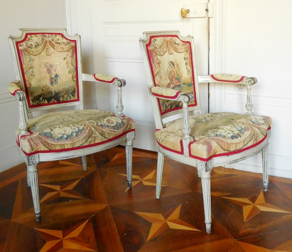 Paire de fauteuils cabriolets d'époque Louis XVI, tapisserie d'Aubusson XVIIIe (doublée)