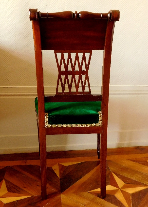 Paire de chaises Directoire en acajou finement sculpté et velours de soie - époque fin XVIIIe