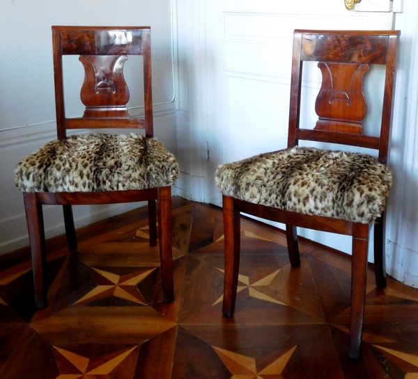 Paire de chaises Empire en acajou, couverture de fourrure façon léopard