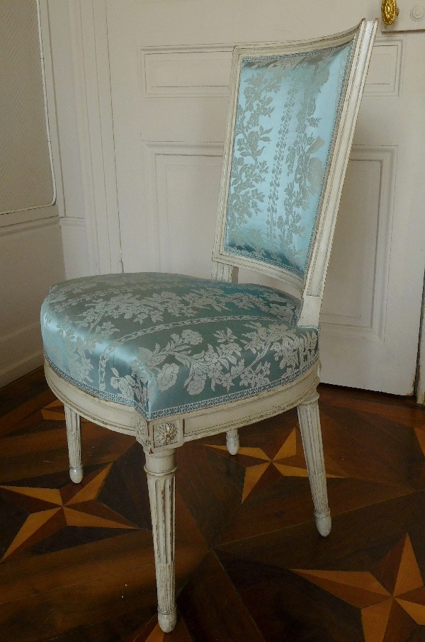 Paire de chaises de salon d'époque Louis XVI, à rapprocher de l'oeuvre de Georges Jacob