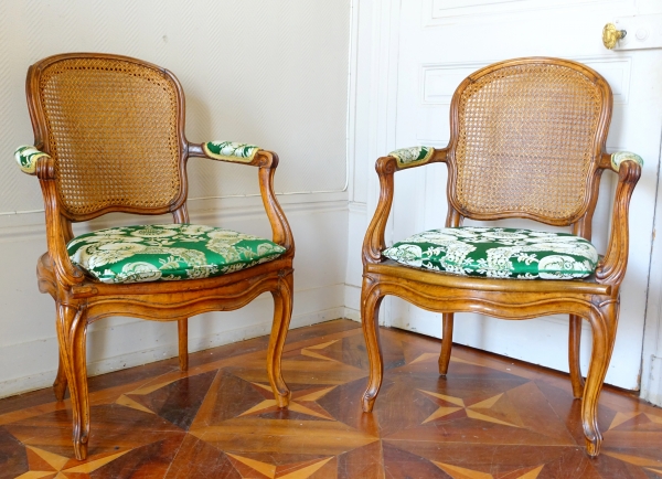Sulpice Brizard : paire de fauteuils cannés d'époque Louis XV - estampillés