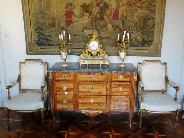Paire de fauteuils à la Reine d'époque Louis XVI en bois doré