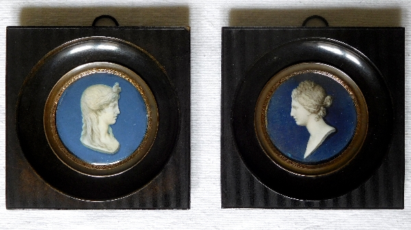 Paire de miniatures, camées en trompe l'oeil de bustes à l'antique, époque Empire