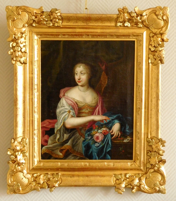 Portrait d'aristocrate d'époque Louis XIV circa 1660, huile sur toile dans un cadre XVIIIe en bois doré