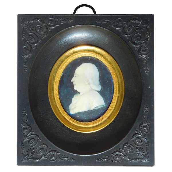 Miniature sur ivoire du XVIIIe siècle, portrait d'homme de profil dans un cadre XIXe