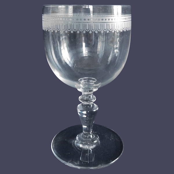 Verre à eau en cristal de Baccarat, modèle à gravure cannelée de style Louis XVI - 14,5cm
