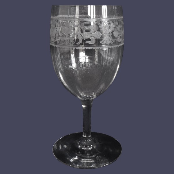 Verre à eau en cristal de Baccarat gravé de fleurs de lys, modèle Chablis - 16,1cm