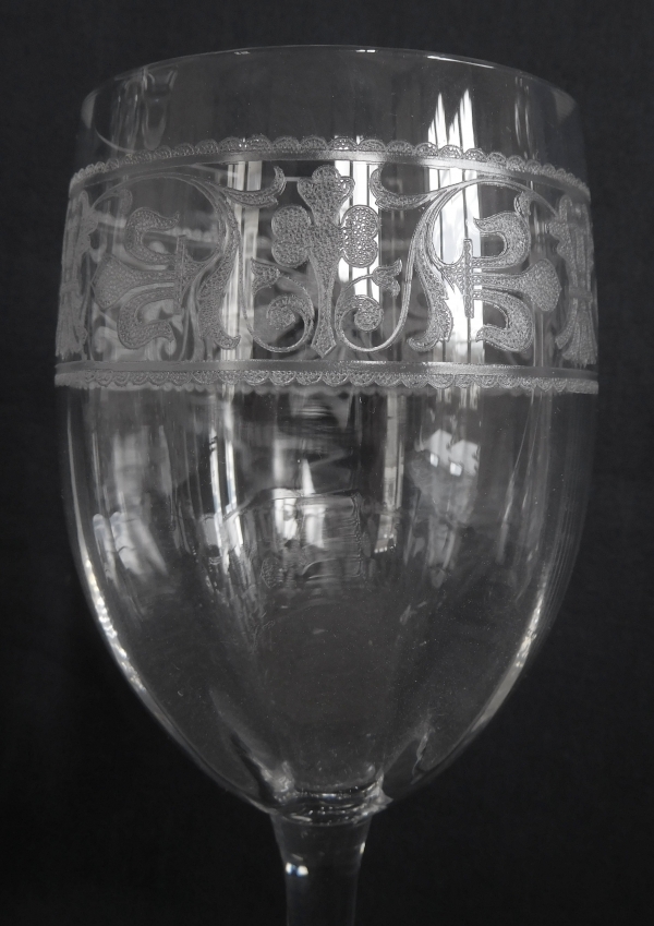 Verre à liqueur en cristal de Baccarat gravé de fleurs de lys, modèle Chablis - 8,1cm