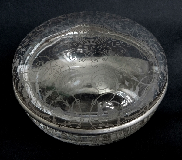 Boîte à poudre ou petite bonbonnière en cristal de Baccarat, modèle Michelangelo, cerclage argent massif