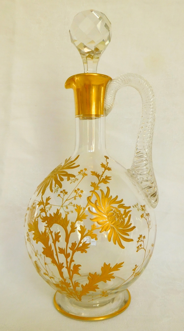 Carafe aiguière en cristal de Baccarat, décor aux chrysanthèmes doré à l'or fin - étiquette