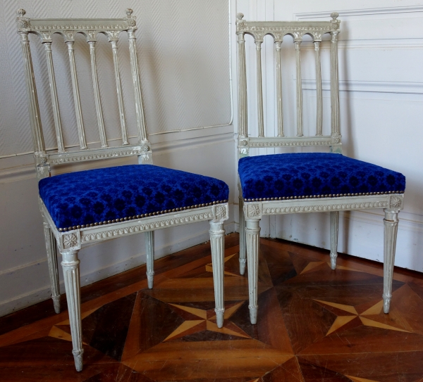 Série de 6 chaises de salle à manger d'époque Louis XVI, modèle à colonettes d'après Jacob